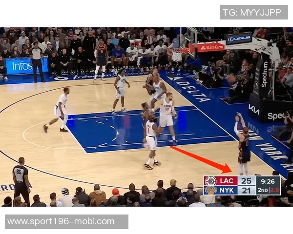 拉塞尔训练态度不佳防守懒散引发队友不满情绪升级